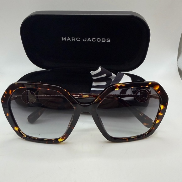 Marc Jacobs Accessories - Marc Jacobs Brown Tortoise Sunglasses
